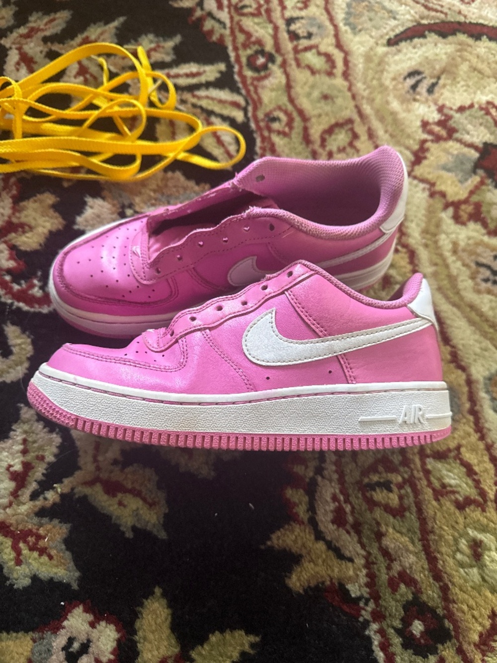 Girls 3.5 Nike airs